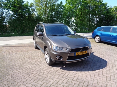 Mitsubishi Outlander 2.4 Edition Two 7P 4WD TREKHAAK NAVI