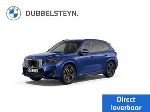 BMW iX1 xDrive30 Launch Edition 67 kWh M Sportpakket | M Sportpakket Pro | Premium Pack | Driving Assistant Plus | Comfort Pack | 19 inch LM M Dubbelspaak (Styling 871 M) in Midnight Grey | Elektrisch verwarmde voorstoelen | Alarmsysteem klasse 3 (VbV/SCM) |