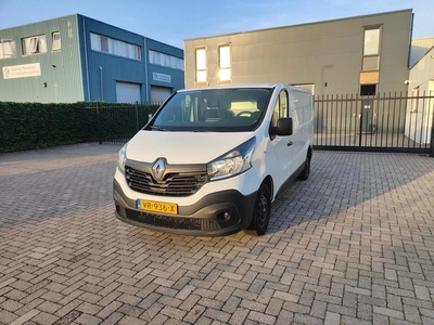 Renault Trafic dCi Comfort Bj 2015 Navi Nette bus navi airco