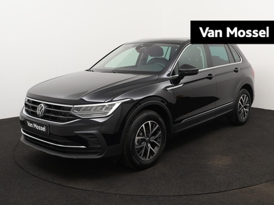 VOLKSWAGEN TIGUAN 1.5 TSI Life Business Navigatie | Apple carplay | Android auto | LED | Parkeersensoren | Sfeerverlichting | Privacy glass | Lichtmetalen velgen | Adaptive cruise control | Climate control |