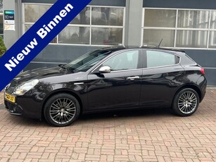 Alfa Romeo Giulietta 1.4 T Distinctive Automaat Bj 2013 Km