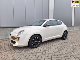 Alfa Romeo MiTo 0.9 TwinAir Racer met navi en DAB