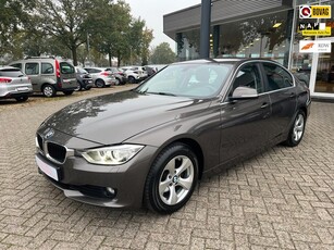 BMW 3-serie 320i Edition Executive, Navi, trekhaak, led/