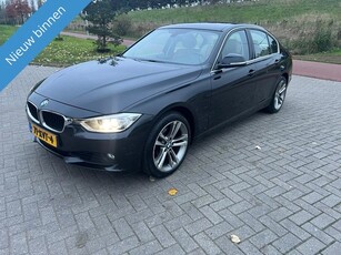 BMW 3 Serie 320i High Executive NAVI/LEDER/CRUISE NWE APK