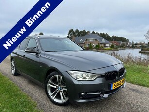 BMW 3 Serie Touring 320d Upgrade Edition Panoramadak / Leer