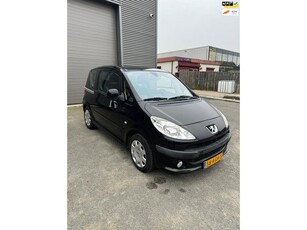 Peugeot 1007 1.6-16V Sublime