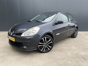 Renault Clio 1.2-16V Rip Curl PANO DAK AIRCO 17 INCH 3 DEURS