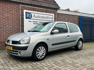 Renault Clio 1.4-16V Privilège AUTOMAAT/TREKHAAK (bj 2002)