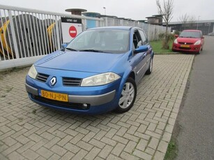 Renault Mégane 1.6-16V Dynamique Comfort (bj 2003)