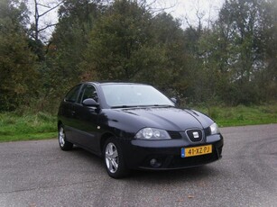 Seat Ibiza 1.6-16V Freestyle . Airco . Lederen bekleding .