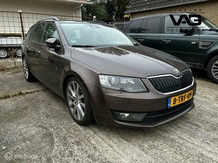 Skoda Octavia Combi 1.6 TDI Trekhaak Xenon 18 inch 2e