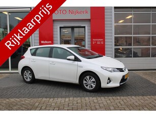 Toyota Auris 1.8 Hybrid Aspiration met trekhaak (bj 2013)