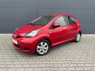 Toyota Aygo 1.0-12V Aspiration Red 2011 ( nieuwstaat )