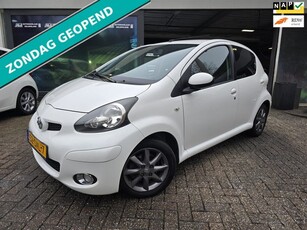 Toyota Aygo 1.0-12V Dynamic Navigator 1E EIGENAAR 12MND