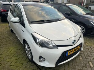 Toyota Yaris 1.5 Full Hybrid Dynamic EXPORT