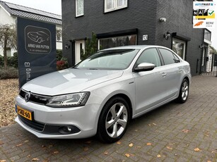 Volkswagen Jetta 1.4 TSI Hybrid Highline / Camera / Xenon /