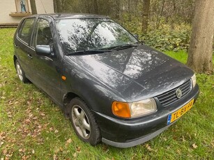 Volkswagen Polo 1.6 (bj 1998, automaat)