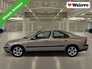 Volvo S60 2.4 Automaat, trekhaak, verwarmbare stoelen,...