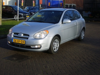 HYUNDAI ACCENT 1.4i Dynamic