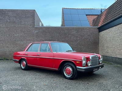 Mercedes-Benz 230-6 W114