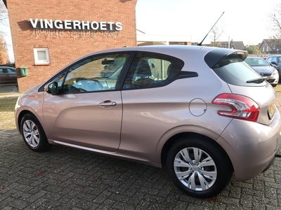 PEUGEOT 208 1.2 VTi Active * Blossom Edition * Airco * Trekhaak * Logische aantoonbare Kilometer Autopas * Roze Blossom Metallic *