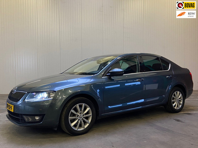 Skoda Octavia 1.0 TSI AIRCO NAVI PDC STOELVERARMING DAKRAAM