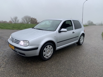 Volkswagen Golf 1.4-16V Master Edition (bj 2002)