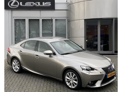 Lexus IS Benzine