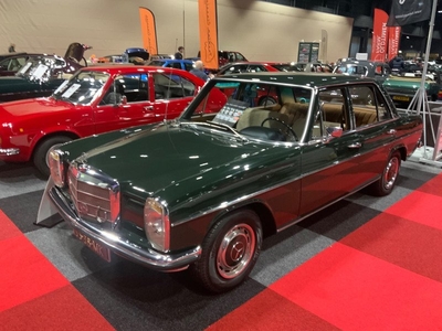 Mercedes-Benz 200-280 (W115) 220