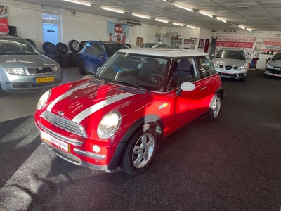 Mini Mini 1.6 Cooper Pepper. Onlangs EHPS pomp vervangen, airco en netjes onderhouden!