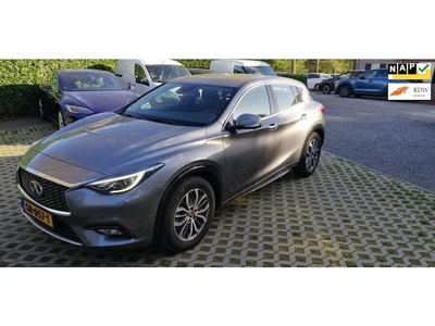 Infiniti Q30 Benzine