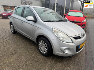 Hyundai I20 1.2i i-Drive airco, elec pakket, stuurbekrachtiging, dealer onderhouden auto, rijd perfect,