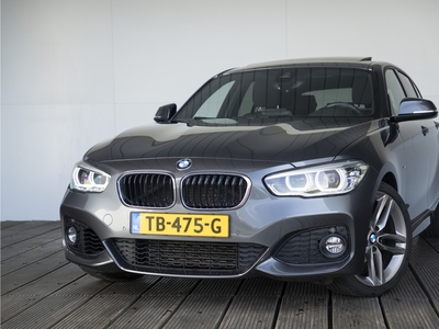 BMW 1-SERIE 5-deurs 118i Aut. Executive M Sportpakket / Glazen schuif kanteldak/ Stoelverwarming / Alu 18 inch / Achteruitrijcamera