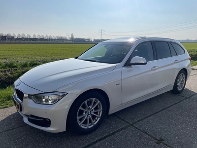 BMW 3 Serie Touring 320d Panorama/schuifdak, leer, sportstoelen, groot navigatie, enz,enz,enz