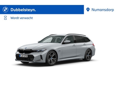 BMW 3 Serie Touring 330e | M-Sport | 18'' | Camera | Stoelverwarming | HiFi | Shadow Line