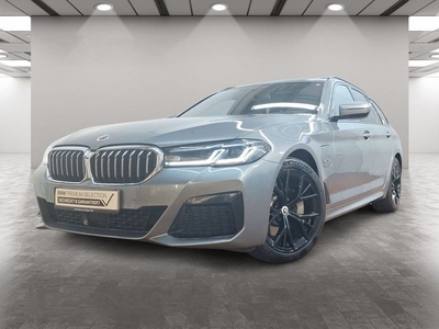 BMW 5 Serie Touring 530e M-SPORT ** LASER, HuD, LEDER, 19-inch LMV, TREKH, DR. ASS+, 4-zone AIRCO ** 1e EIG - 18.912km. ** ** INFORMEER OOK NAAR ONZE AANTREKKELIJKE FINANCIAL-LEASE TARIEVEN **