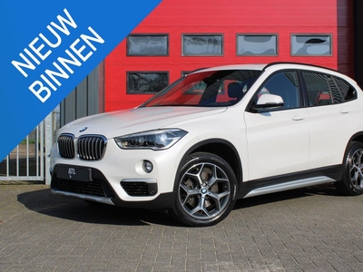 BMW X1 sDrive20i High Executive X-Line, Head up, Panoramadak, Sportstoelen, LED, Trekhaak afneembaar, Navi Prof, Stoelverwarming, Parkeerassistent, Cruise Control, Shadowline, etc.