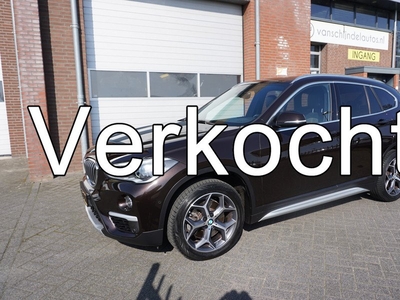 BMW X1 XDRIVE 20I 191PK HIGH EXECUTIVE KEURIGE NETTE STAAT CAMERA AFN.TREKHAAK STOELVERWARMING BI-XENON/LED NAVIGATIE CRUISE CLIMA BLUETOOTH PDC V+A LMV ENZ...