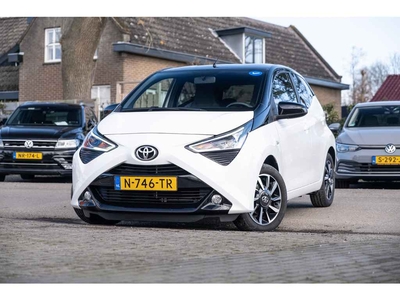 Toyota Aygo 5 DEURS TWO TONE LICHTMETALEN VELGEN AIRCO RIJKLAAR BOVAGGARANTIE