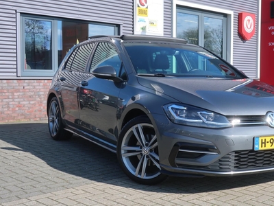 VOLKSWAGEN GOLF 1.5 TSI Highline Business R / Panoramadak / Trekhaak