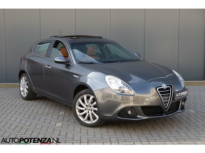 Alfa Romeo Giulietta 1.4 T Distinctive 170PK Pano PDC Leder