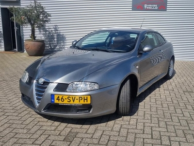 Alfa Romeo GT 2.0 JTS Distinctive ,cruise control,airco,leder bekleding,lm velgen,full,opties