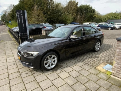 BMW 3 Serie 318i Edition Luxury Line Purity Executive