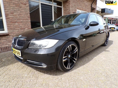 BMW 3-serie 325i High Executive Automaat / Leder / Navi