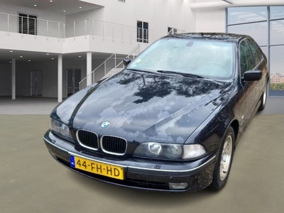 BMW 5-serie 528i Executive/AUTOMAAT/XENON