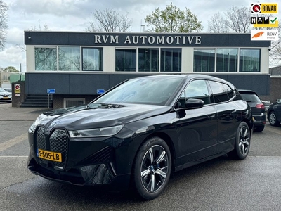 BMW IX XDrive40 High Executive 77 kWh 4-WIEL BESTURING