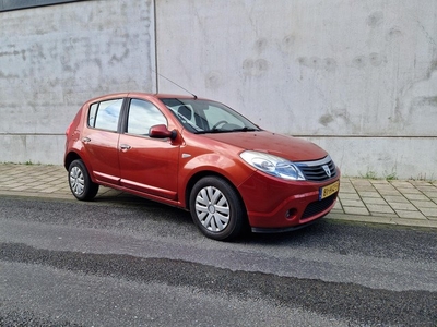 Dacia Sandero 1.6 Lauréate Trekhaak airco elektr. ramen