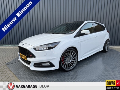 Ford Focus 2.0 250Pk ST 19'' Xenon Prijs Rijklaar!!