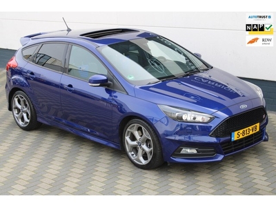 Ford Focus 2.0 ST 250PK Schuifdak Xenon Dealer onderhouden!