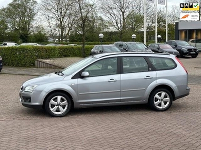 Ford Focus Wagon 1.6-16V Ghia Automaat,bj.2005,kleur: grijs,climate,sportvelgen,APK 04/2025 en NAP met 190570 km.airco,stereo,pdc.